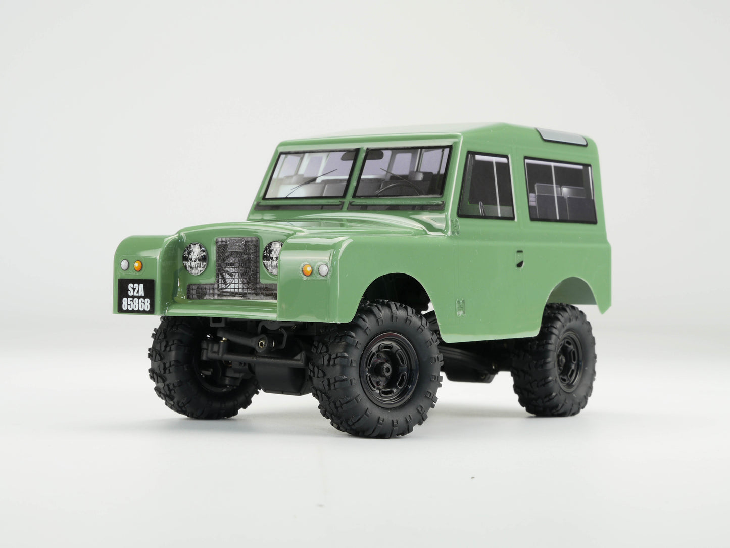 Carisma | 1/24 Scale 4WD MSA-1E 1968 Land Rover D Series II A RTR | MPN: 85868