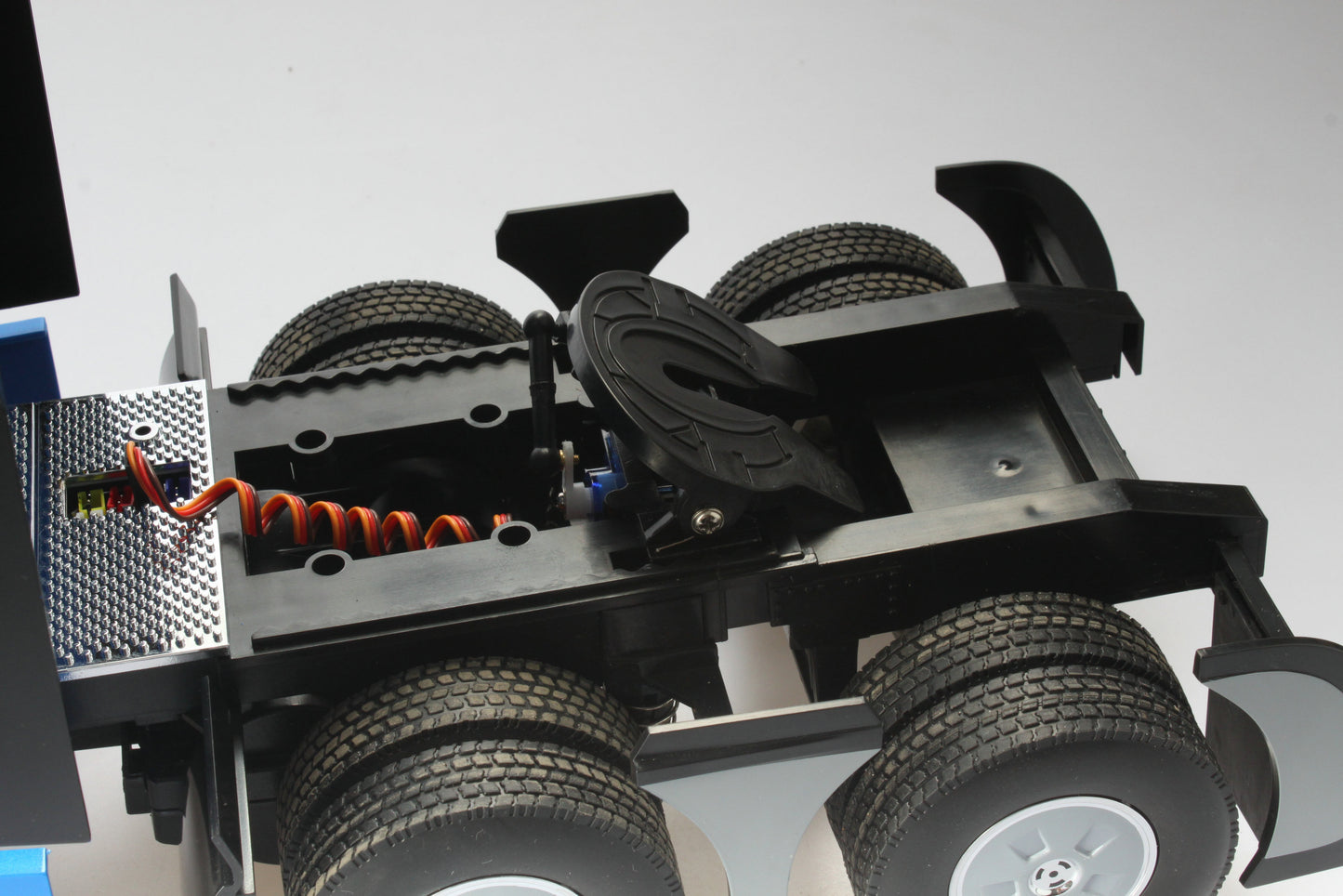 Diecast Masters | 1/16th Scale Freightliner Cascadia Tractor | MPN: 27006