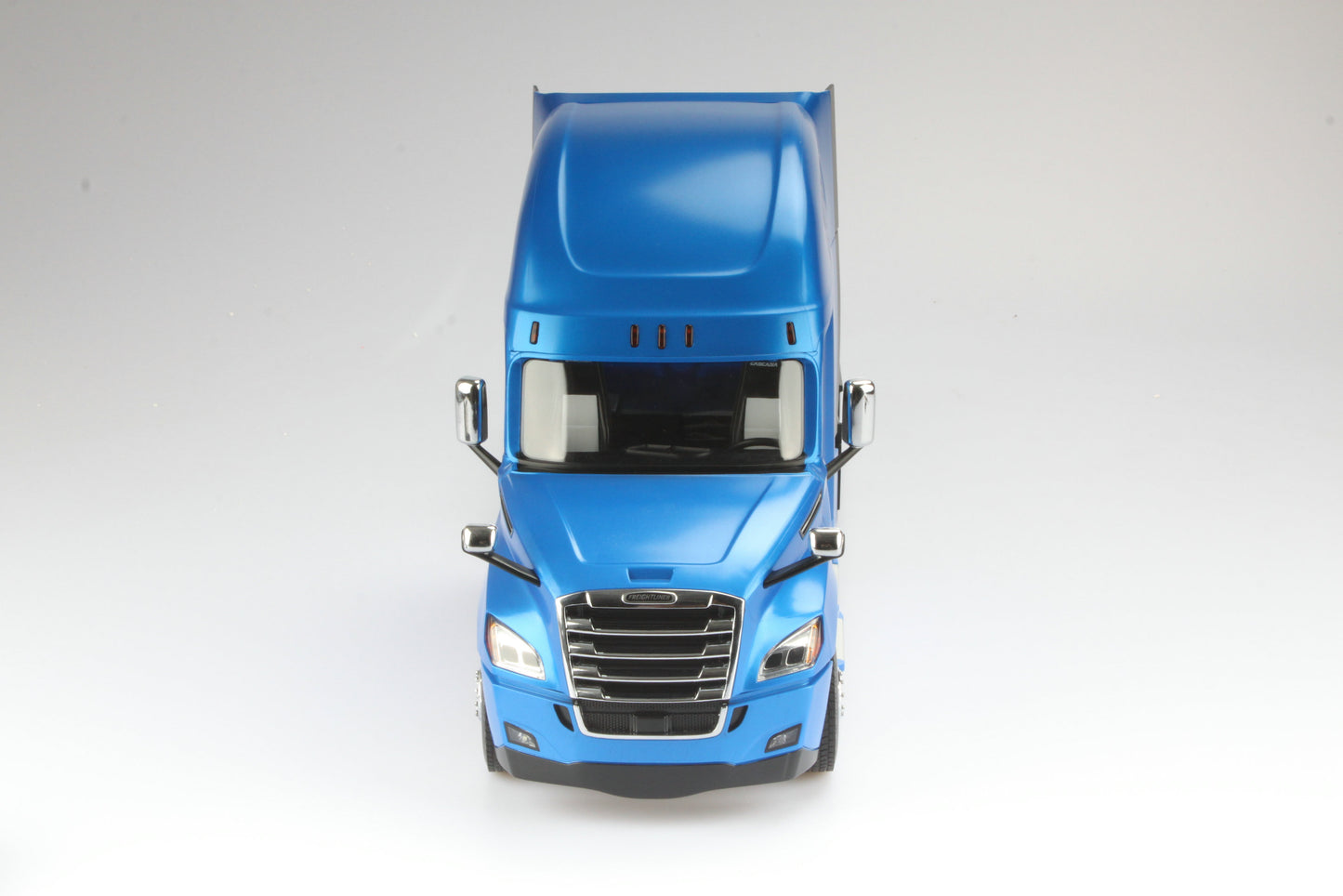 Diecast Masters | 1/16th Scale Freightliner Cascadia Tractor | MPN: 27006